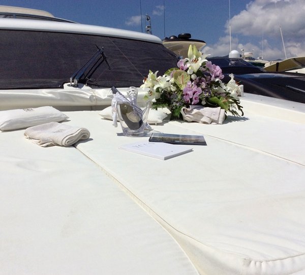 Motor yacht DOUBLEMotor yacht DOUBLE XELLE -  Sunpads