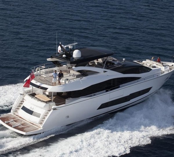 Motor yacht FAFY on the run