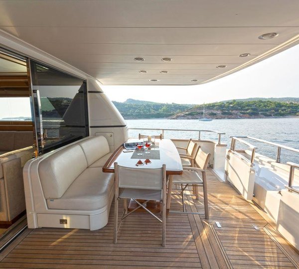 Motor yacht FOS - Aft deck