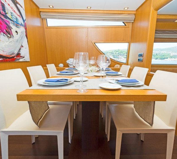 Motor yacht FOS - Dining