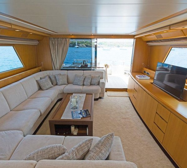 Motor yacht FOS - Salon view aft