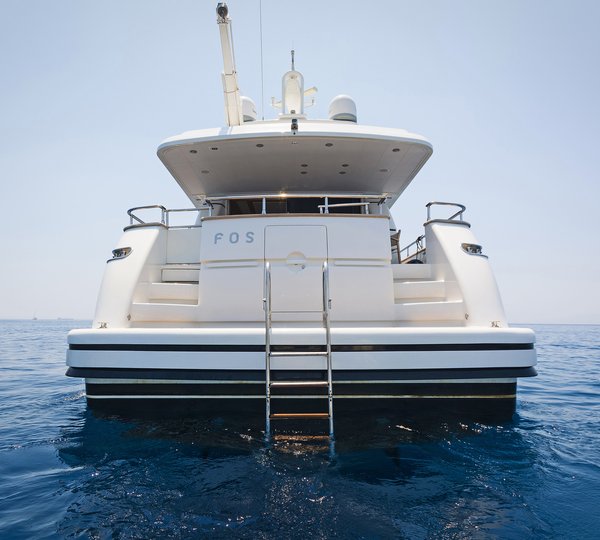 Motor yacht FOS - Stern view