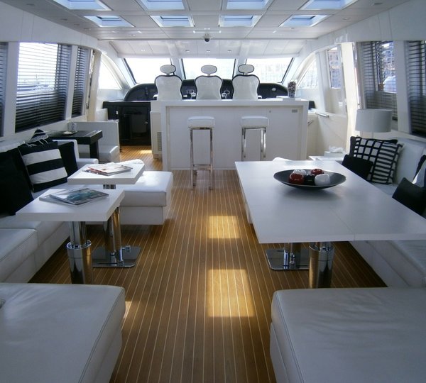Motor yacht FRIDAY -  Main Salon