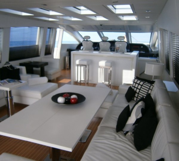 Motor yacht FRIDAY -  Salon Dining