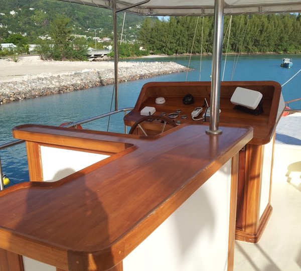 Motor yacht GALATEA - Bar and Helm