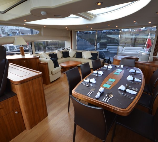 Motor yacht HOOLIGAN - Dining and Salon