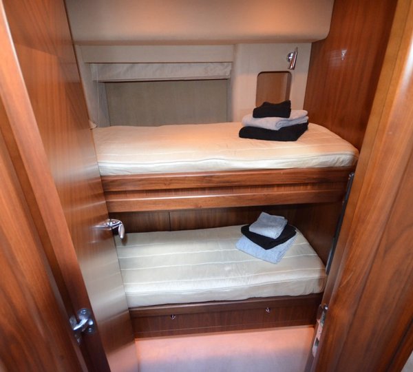 Motor yacht HOOLIGAN - Twin Cabin