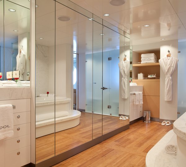 Motor yacht IDOL-  Master Ensuite