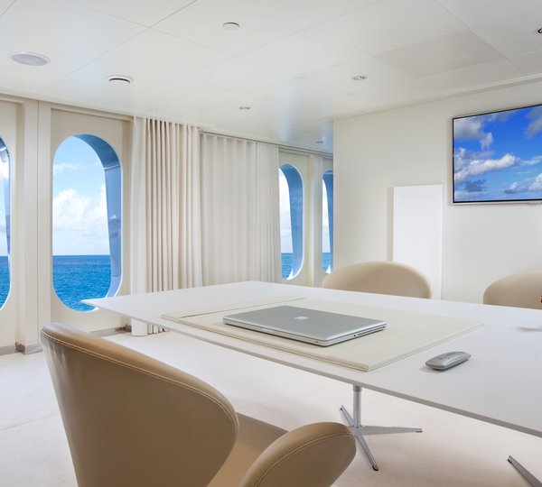 Motor yacht IDOL-  Office