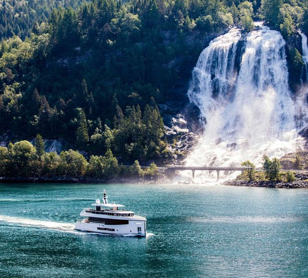 Motor yacht Kamino - Copyright-Feadship