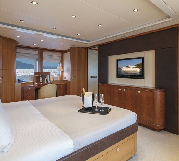 Motor yacht L'EQUINOX - Master cabin