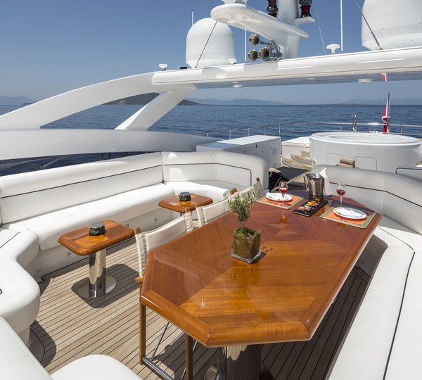 Motor yacht L'EQUINOX - Sundeck dining