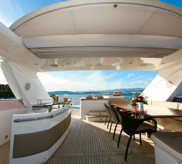 Motor yacht LADY BEATRICE - Sundeck