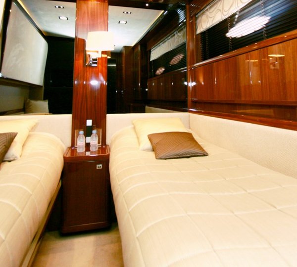 Motor yacht LADY BEATRICE - Twin Cabin