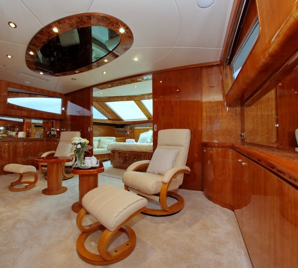 Motor yacht LADY MARCELLE - Master Cabin lounge