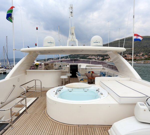 Motor yacht LADY MARCELLE - Sundeck Jacuzzi