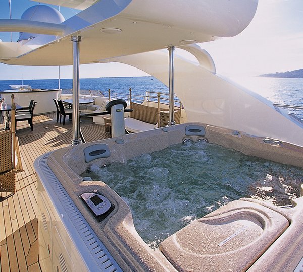 Motor yacht LEDRA - Sundeck Jacuzzi