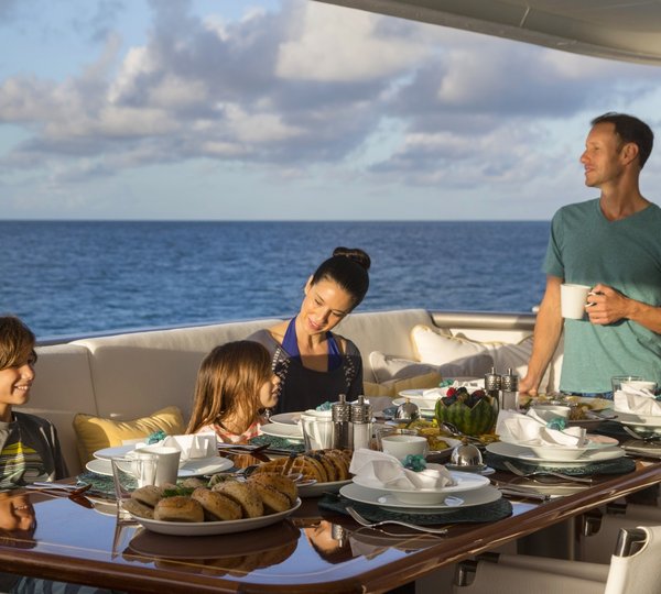 Motor yacht MARCATO - Aft deck alfresco dining