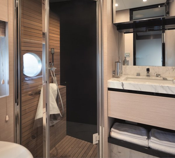 Motor yacht NORTH STAR - Guest Bath