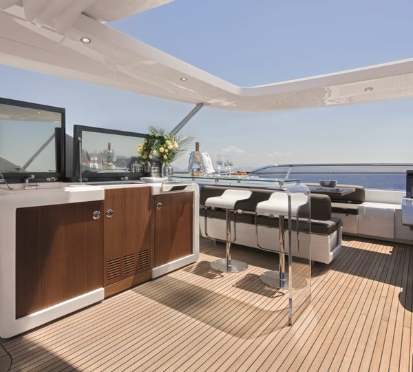 Motor yacht NORTH STAR - Retractable Roof on Sundeck
