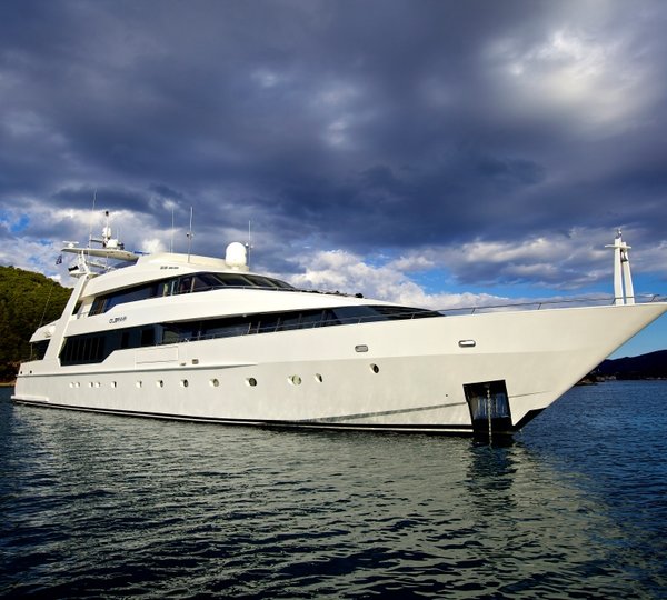 Motor yacht O'LEANNA - 002