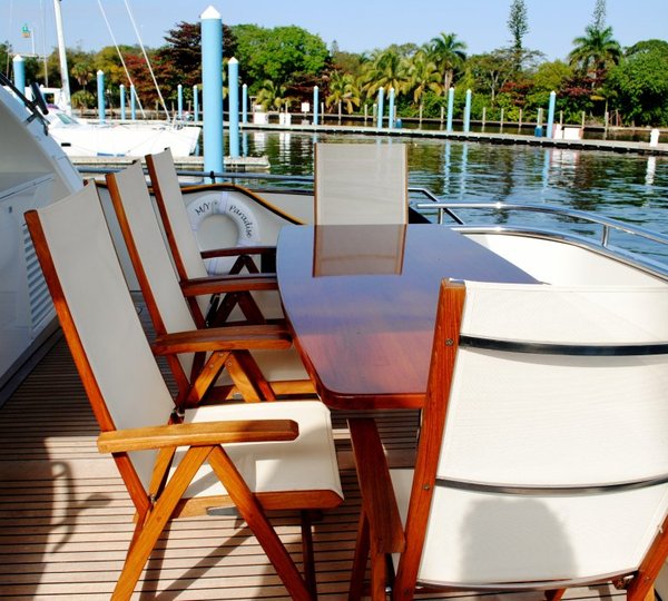 Motor yacht PARADISE -  Aft Deck dining