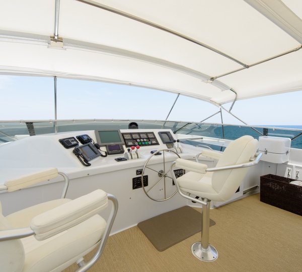 Motor yacht PERFECT LADY - Flybridge Helm
