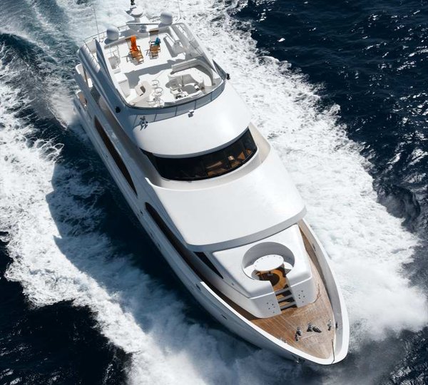 Motor yacht President 107 - upview