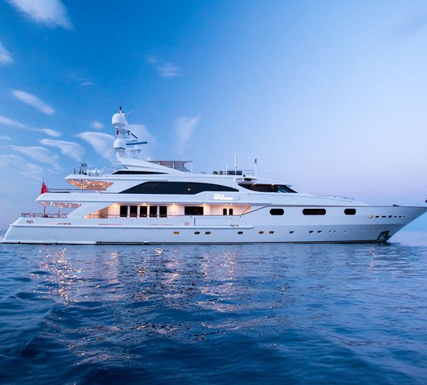 Motor yacht QM OF LONDON