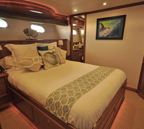 Motor yacht REFLECTIONS - Guest Cabin