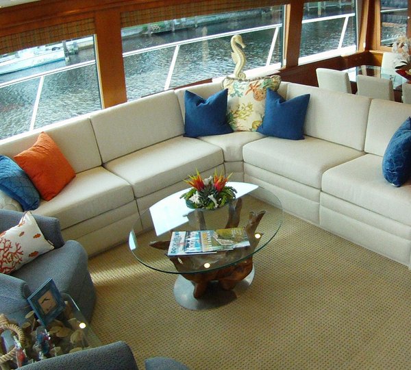 Motor yacht REFLECTIONS - Salon Seating