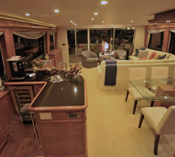 Motor yacht REFLECTIONS - Salon