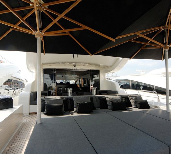 Motor yacht RG 512 -  Aft Deck Sunbeds