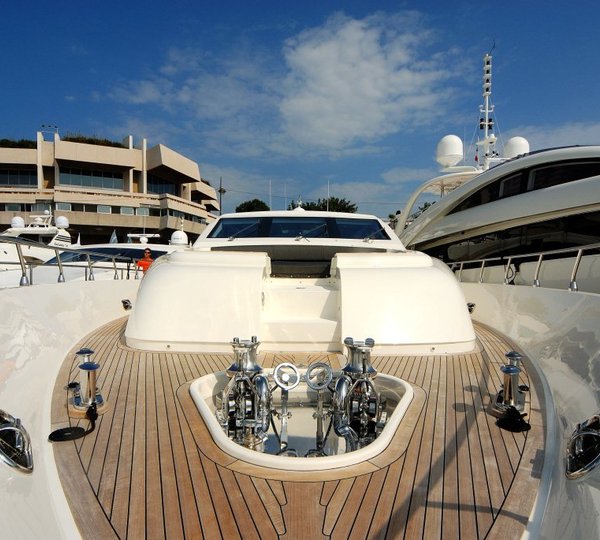 Motor yacht RG 512 - Bow