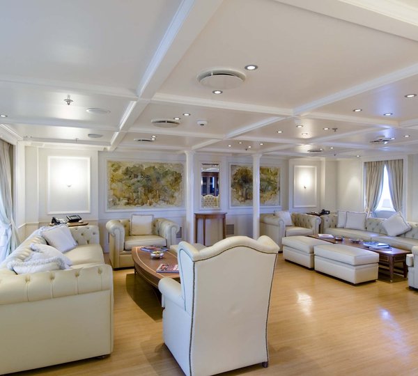 Motor yacht RM ELEGANT  - Owners Saloon