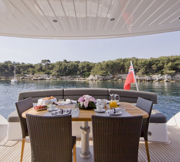 Motor yacht SAMAKANDA - Aft Deck Dining
