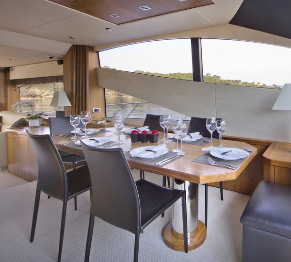 Motor yacht SAMAKANDA - Dining Area
