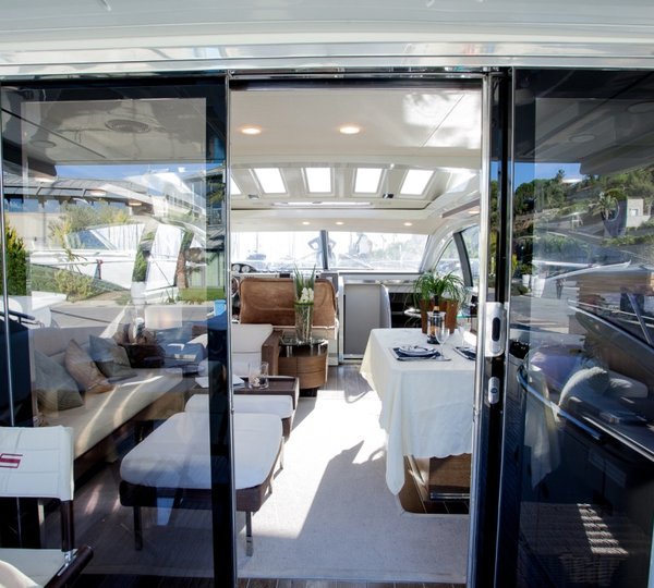 Motor yacht SAPORE DI SALE - Looking forward