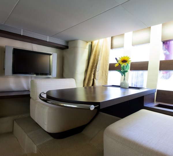 Motor yacht SAPORE DI SALE - Master Cabin Seating
