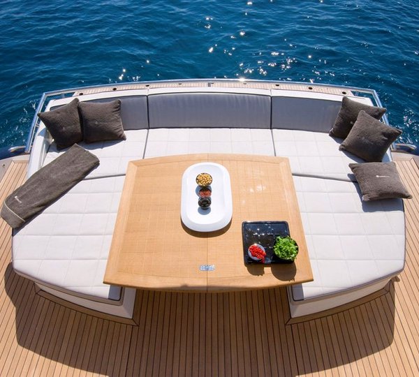 Motor yacht SCUDERIA -  Aft Deck Seating