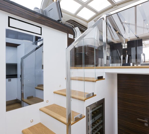 Motor yacht SCUDERIA -  Stairs