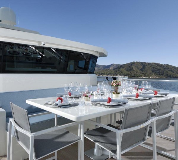 Motor yacht SERENITAS - Bow dining