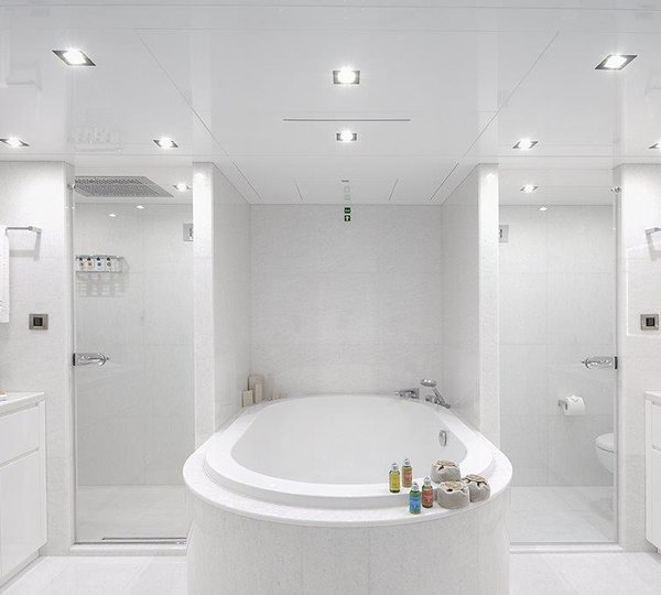Motor yacht SERENITAS - Master ensuite