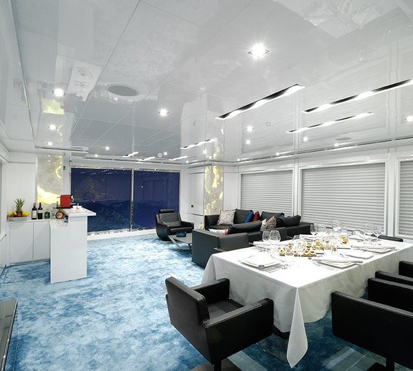 Motor yacht SERENITAS - Saloon