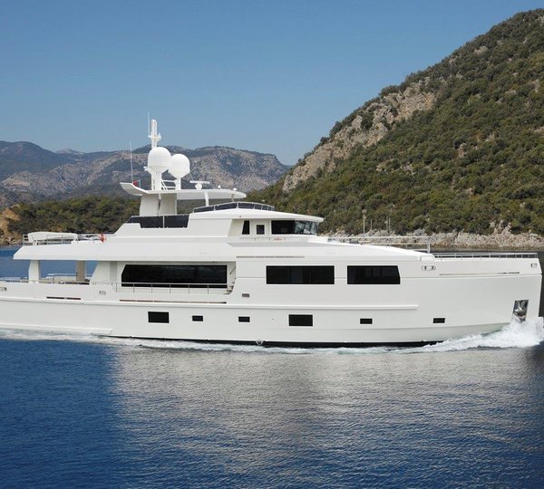 Motor yacht SERENITAS -