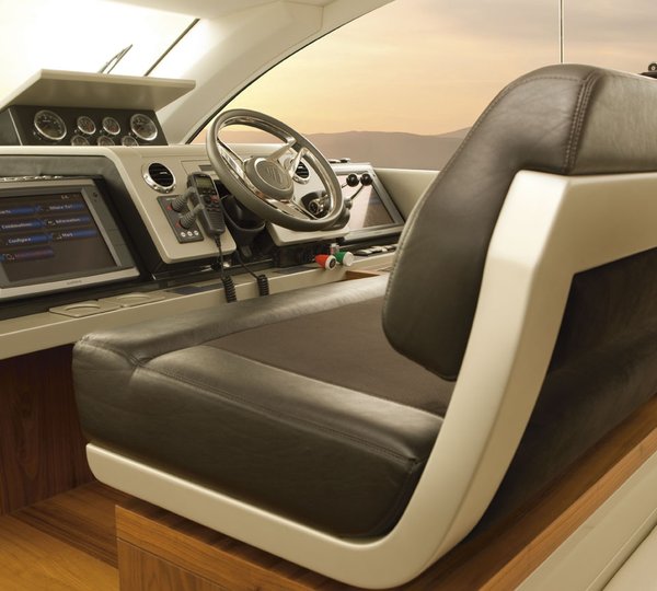 Motor yacht SERENITY - Wheelhouse