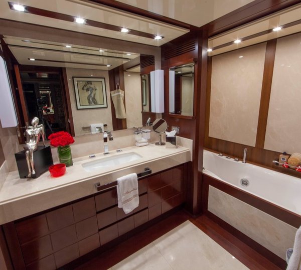 Motor yacht SORRIDENTE - Master her en-suite