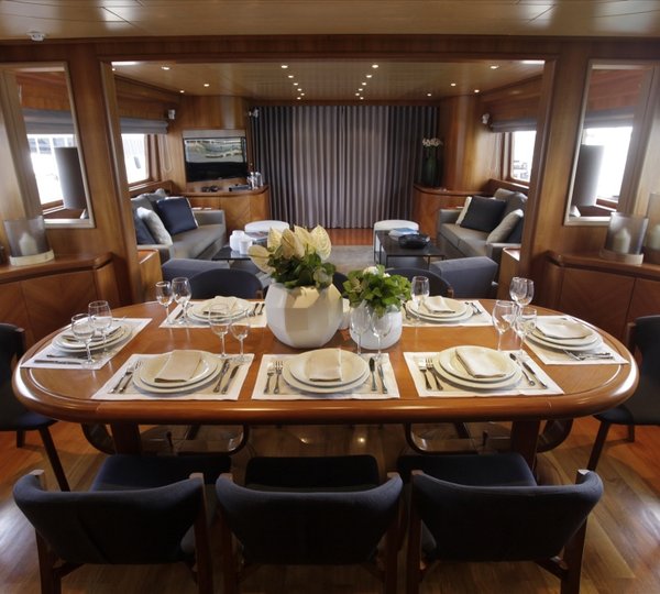 Motor yacht SUMMER DREAMS - Dining