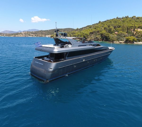 Motor yacht SUMMER DREAMS - Stern shot