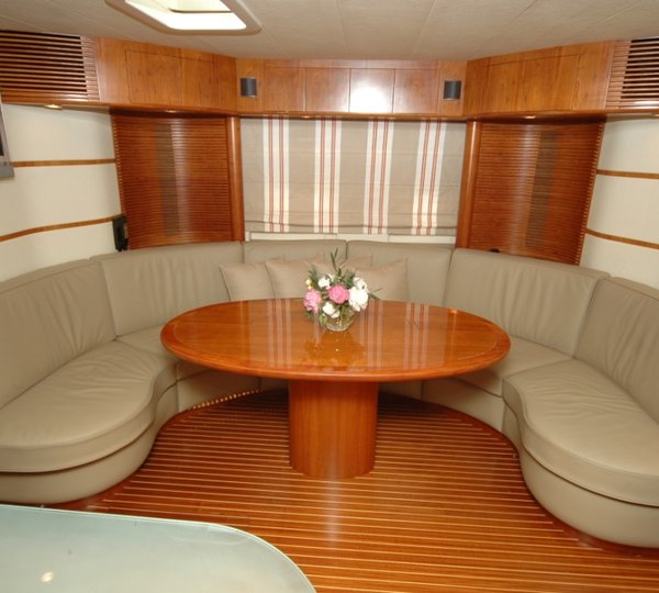 Motor yacht SWEET TITI - Lower Salon